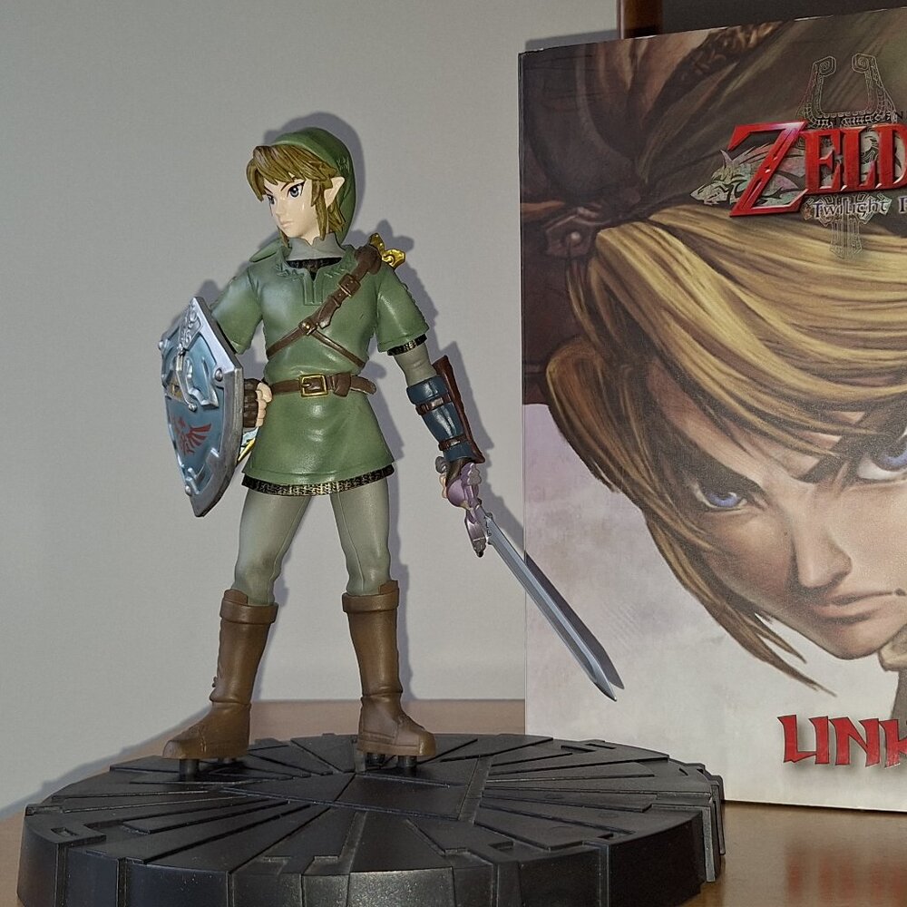 Last chance Legend of Zelda: Twilight Princess 10'' Statue W/Box Like New